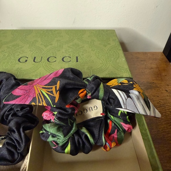 ✨SOLD✨Gucci 100% Silk Hair Scrunchies - Picture 3 of 7